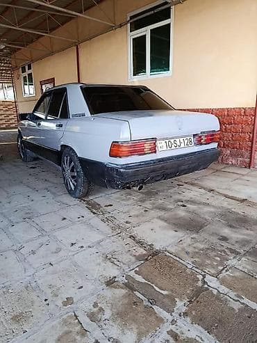 su satan masinlar: Mercedes-Benz W201 (190) sedan - Kuzov: 4 qapılı sedan, açıq boz rəng — 4