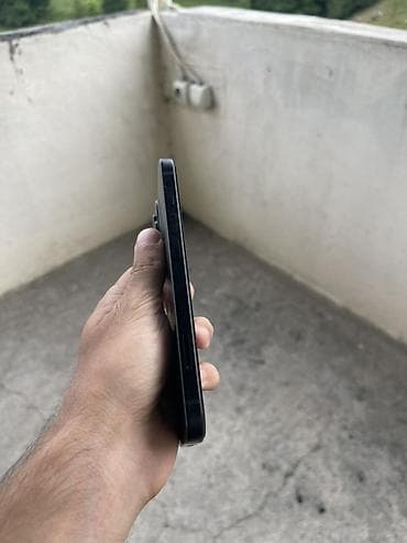 apple 5 s: IPhone 15, 128 GB, Qara, Face ID — 3