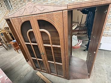 ev gulleri ve adları: Taxta vitrindən ibarət künc şkafı - Material: ağac teksturasında — 1