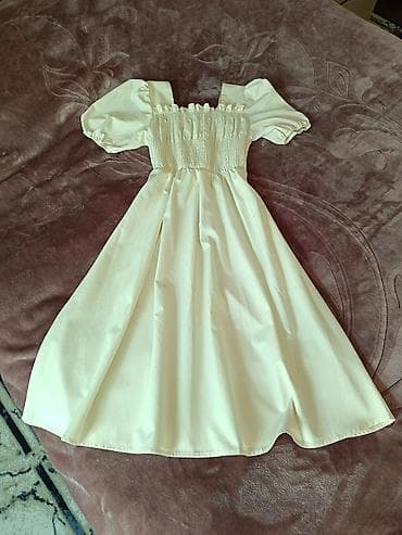 ag kurtka: Ağ rəngli qadın donu 2 dəfə geyinilib isteyen qollarını aşağı ede — 1