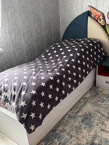 payalnik satilir: Uşaq otağı üçün tematik tək nəfərlik çarpayı və tumbalı başlıq dəsti — 3