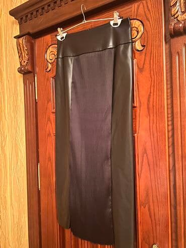 çiçəkli ətəklər: Maxi boy yubka. 1 defe geyinilib tezedir. 115 azn alinib. 50 azn — 1