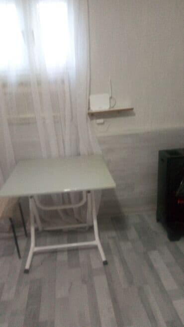 Ev 20 ci sahe Dünya marketden yuxari texminen 10-15 deg yoldur. Temiz — 2