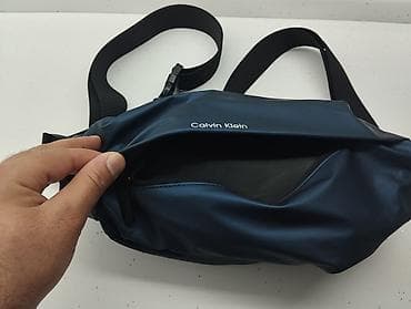 İdman və istirahət: Calvin Klein kəmər/çiyin çantası – tünd mavi - Minimalist dizayn, ön — 2