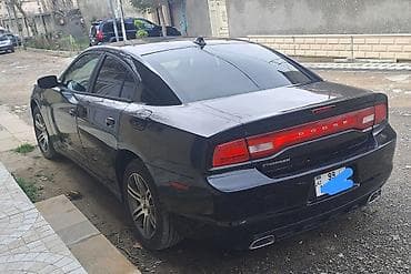 dodge durango: Dodge Charger: 3.6 l | 2012 il 220 km Sedan — 4
