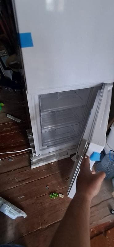 hard disk notebook: Yeni 2 qapılı Regal Soyuducu Satılır, rəng - Ağ, Təkərli — 3