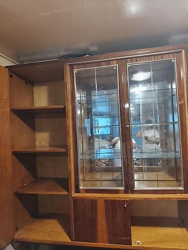 uzunuska guzgu: Vitrinli şkaf – ağac və şüşə kombinasiyası - Material: təbii ağac — 2