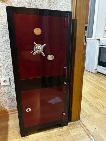 İki bölməli metal seyf - Korpus: qalın polad konstruksiya, tünd