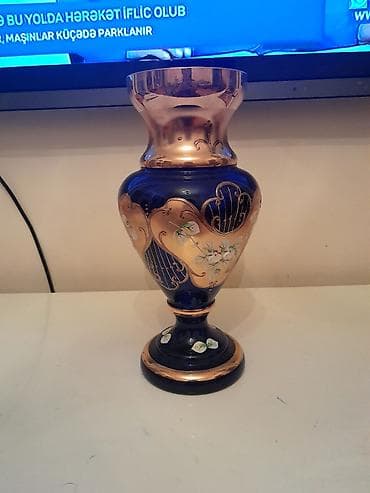 demir dekor: Guldan.Rengi zeri getmeyib.Hezi Aslanovda — 1