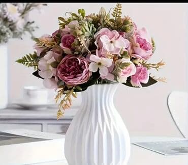 kala gul: Dekorativ plastik vazalar — müasir interyer üçün yüngül və davamlı — 5