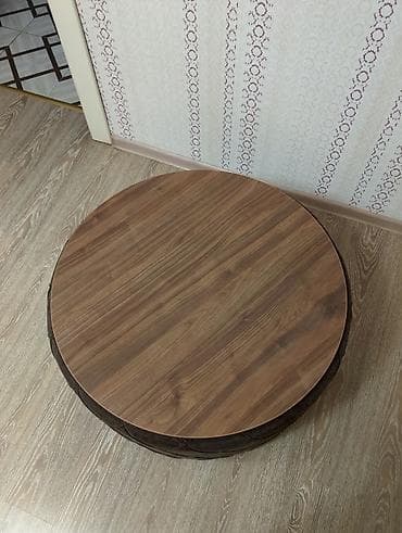 Dairəvi qəhvə masası/ottoman hibridi - Üst hissə: isti qəhvəyi ağac at lalafo.az Dairəvi qəhvə masası/ottoman hibridi - Üst hissə: isti qəhvəyi ağac