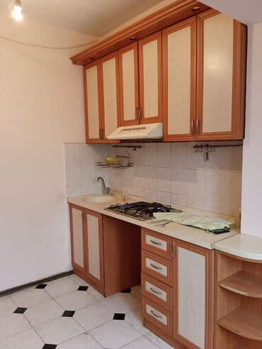 kiraye evler qaracuxur: Mənzilin təsviri: - İşıqlı otaq: Divar kağızlı, tavan rozetkası və — 2