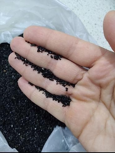 Qara akvarium qruntu. 2 kq dır. Hamısı 5 azn — 3