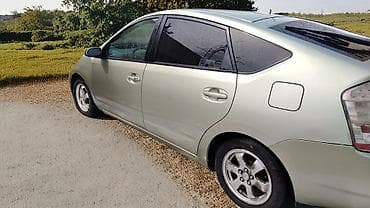 prius qapı: Günedlik arendeya verilir 20 man depozit 200 manat.yağ sürücülük 50 — 3