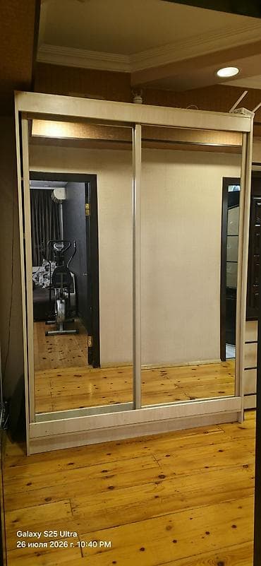 desmal: Geniş güzgülü sürgülü şkaf - Material: açıq rəngli laminat/LDSP - Ön — 1