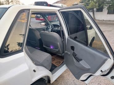 xacmazda ucuz avtomabiller: Avtomobil: Sedanın kompakt sinfi, ağ rəng Kuzov: 4 qapılı, ağ boya — 13