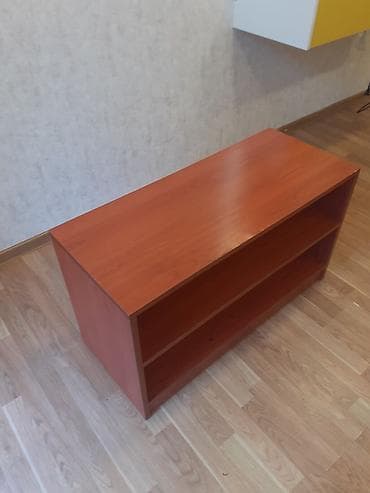 Düz TV altlığı, Polkalı, Laminat