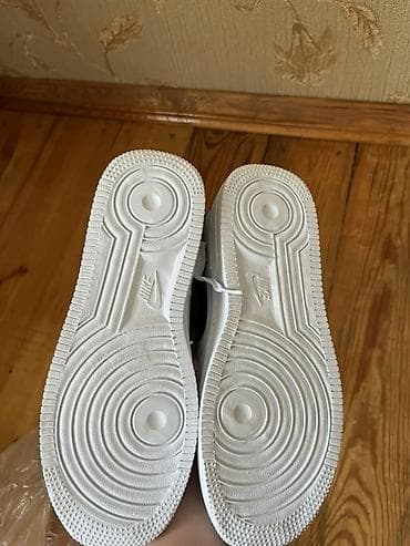 Мужская обувь: Nike Air Force 1 Low, ağ rəng. - Üst hissə: hamar dəri material — 2