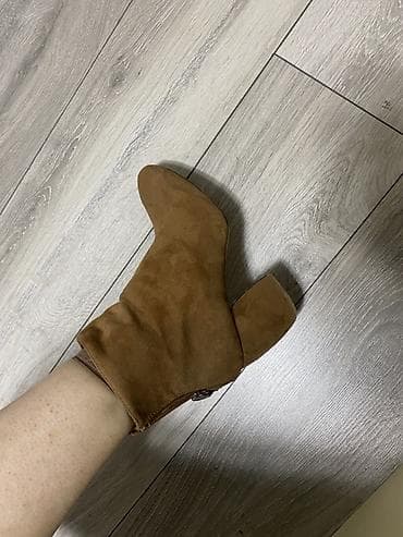 tap.az saatli: Qadın botları – qəhvəyi süet material - Model: Dairəvi burunlu, qısa — 1