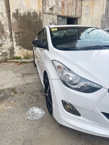 aston martin vanquish 5.9 at: Hyundai Elantra: 1.8 l | 2011 il Sedan — 4