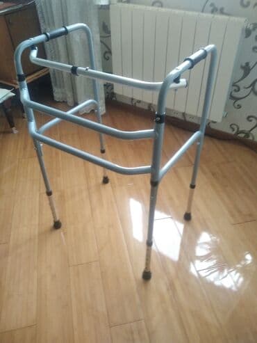 Yerimək üçün arabalar, çəliklər, əsalar, rollatorlar: Təzədir 1 ay istifadə olunub evdə 60 manata alınıb 40 manata satılır — 2