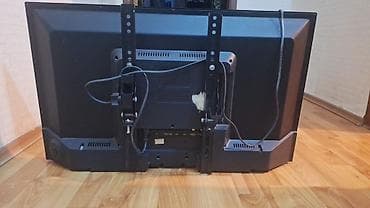 nikai televizor: LED televizor (təxminən 32–37 düym arası), divar asqısı ilə — 2