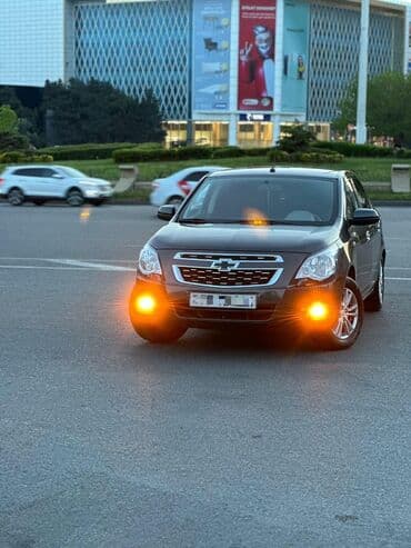 Mayis 900 manat mayis masin surcude qalir