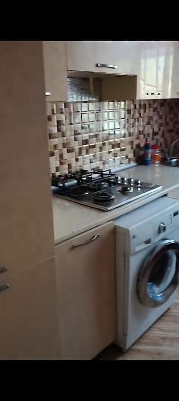 Boyuk ev . Gozel heyet. Xirdalanda boyuk heyetli 2mertebe ev kiraye