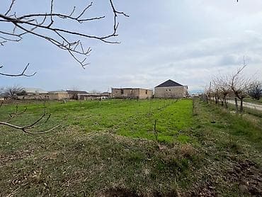 ucuz evler 2022: Satılır: həyət evi və torpaq sahəsi 24 Sotun içində yarı tikili 3 Otaq — 7