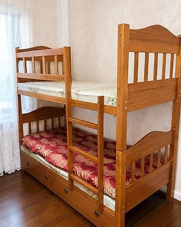 Дом и сад: Для девочки и мальчика, Б/у, Кровать, Без матраса, С выдвижными ящиками, Дерево — 1