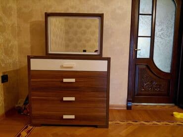 Masalar və oturacaqlar: Yeni, Güzgülü, Türkiyə — 2