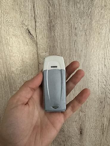 Nokia < 2 GB Memory Capacity, rəng - Gümüşü, Düyməli — 2