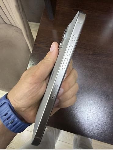 Məhsul: Smartfon (paslanmayan polad rəngli korpus, düzbucaqlı