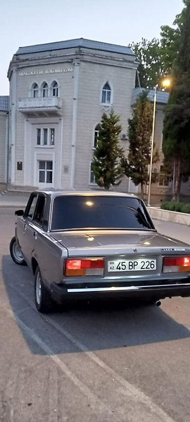 satılık araba: VAZ 2107 sedan 2006 cı il buraxılış — 5 pilləli sürət qutusu mator 03 — 2