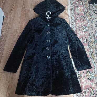 Palto karakul.qara reng.razmer 42.ela veziyyetde. böyükler üçün də