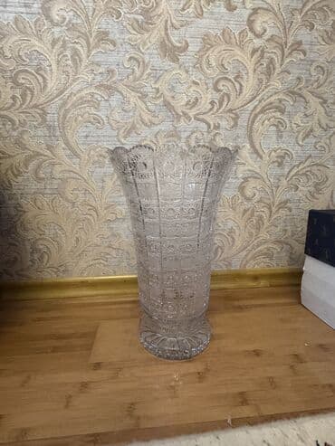 qepiklerin uzerindeki sekillerin menasi: Bir vaza, Xrustal — 7