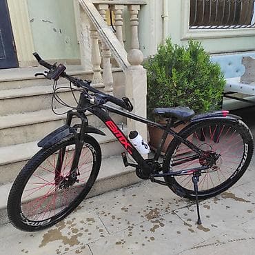 cube velosiped: BİMX markalı dağ tipli velosiped. Qara rəngli gövdəyə qırmızı — 3