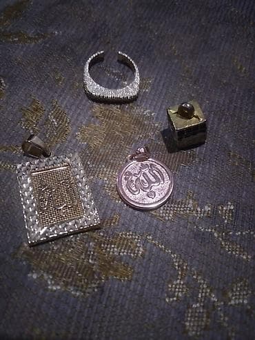 sədərəkdə kişi geyimləri: Dəstə daxildir: Üzük, Sırğa, Bilərzik — 4