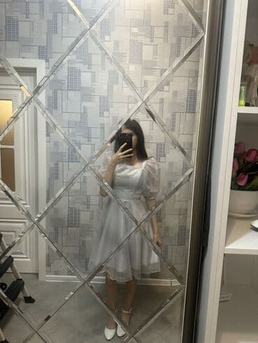 atlas köynəklər: Gümüşü parıltılı, ziyafət libası 
12 yaşa uyğun 
1 dəfə geyinilib — 2