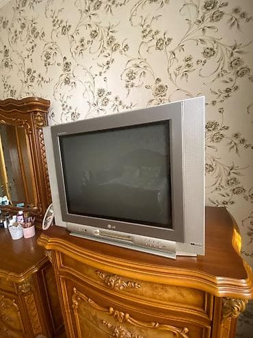 televizor 120: LG televizor 54 ekran
çox az işlənib
heç bir problemi yoxdur — 2