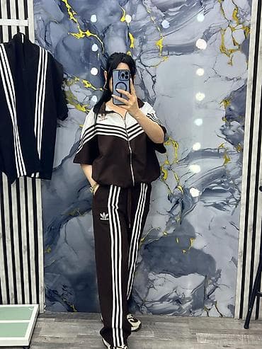 adidas dest: Qadınlar üçün iki hissəli idman dəsti - Üst: fermuarlı, qısaqol — 2