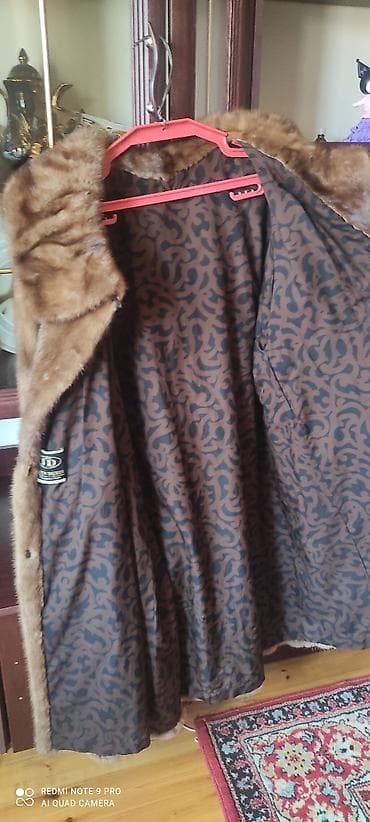 usta geyimi: John Dedis “Furs by JD” qadın kürkü - Material: təbii xəz (şinşilla — 2