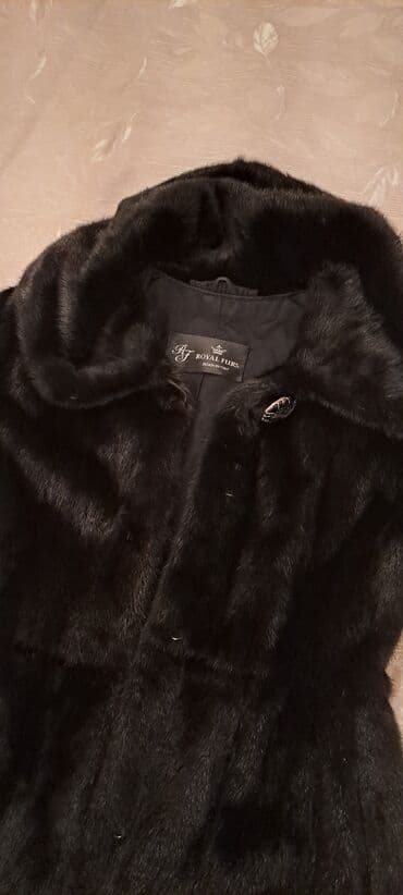 kəsilmiş əl şəkilləri: Zərif qara rəngdə, yumşaq xəzdən hazırlanmış soyuq havalar üçün — 3