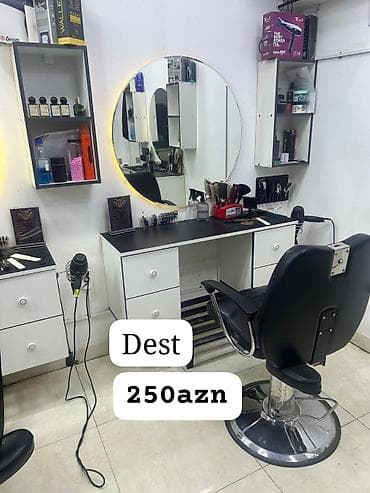 Bərbər/makeup işləri üçün masa-güzgü və kreslo dəsti. Tərkib: - Böyük