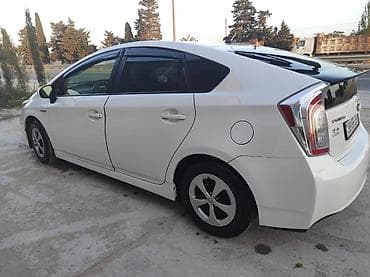 Toyota Prius: 1.8 l | 2013 il