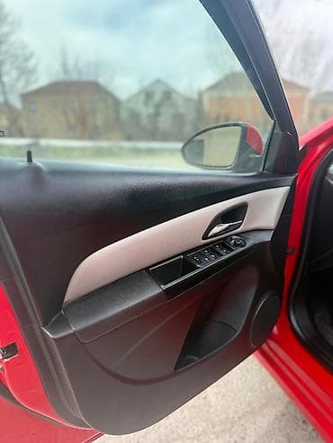 ses bogucular: Chevrolet Cruze – Qırmızı sedan - Kuzov: sedan, parlaq qırmızı rəng - — 9