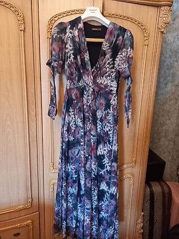 elbiseler: 38 razmer don. 1 defe toya geyinilib. 150 manata alinib 30 manata — 1