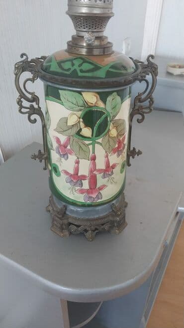 Antiq kerosin lampası - Material: Şüşə və metal (bürünc üslublu