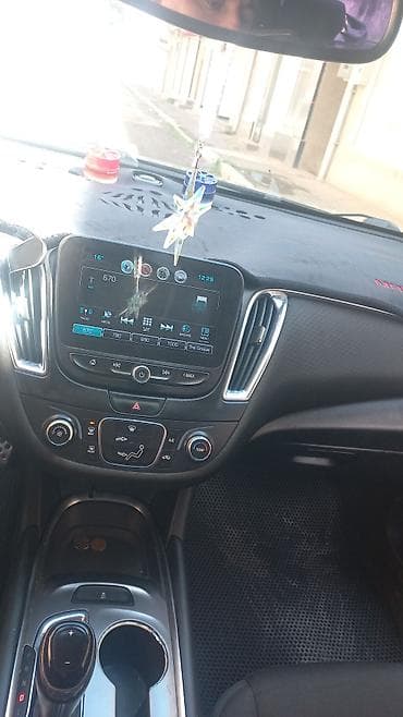 turbo.az ford transit 5 1: Chevrolet Malibu – qara rəngli sedan Xarici: - Aqressiv ön dizayn — 10