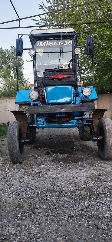 İmişli-30 yüngül traktor - Güclü dizel mühərrik, aşağı yanacaq sərfi